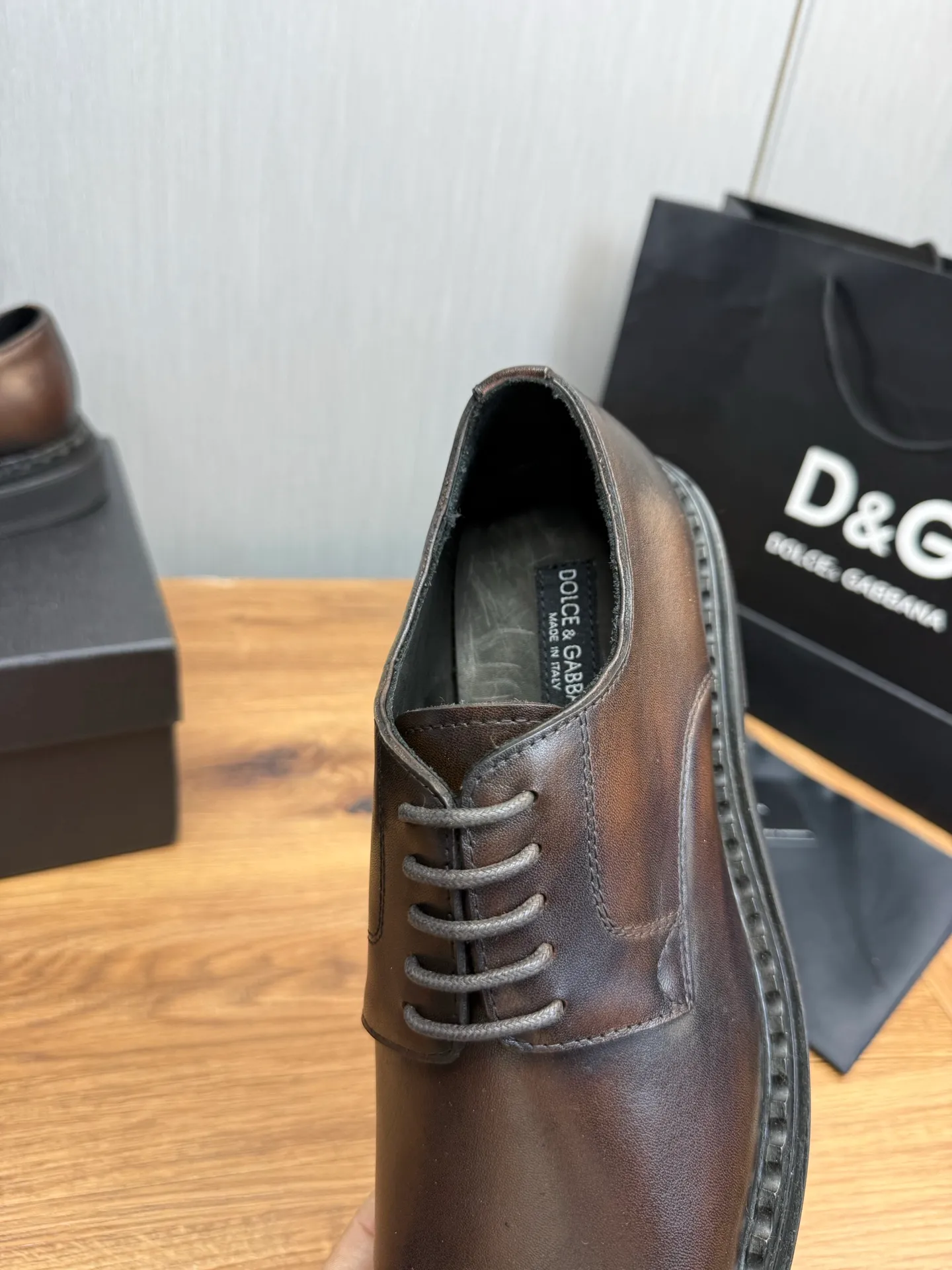 Men's shoes 💰900💰 DG. Men's casual lace-up leather shoes, the latest hot style 🔥 1:1 original purchase quality, top quality goods ⬆️The upper is imported open-edge beaded cowhide, cowhide, and cow suede. The hand-made three-dimensional stitching highlights the round toe design. The inner foot pads are all imported cowhide, with the original wear-resistant foam outsole, matching code 39-44, (38, 45 custom-made, non-returnable)